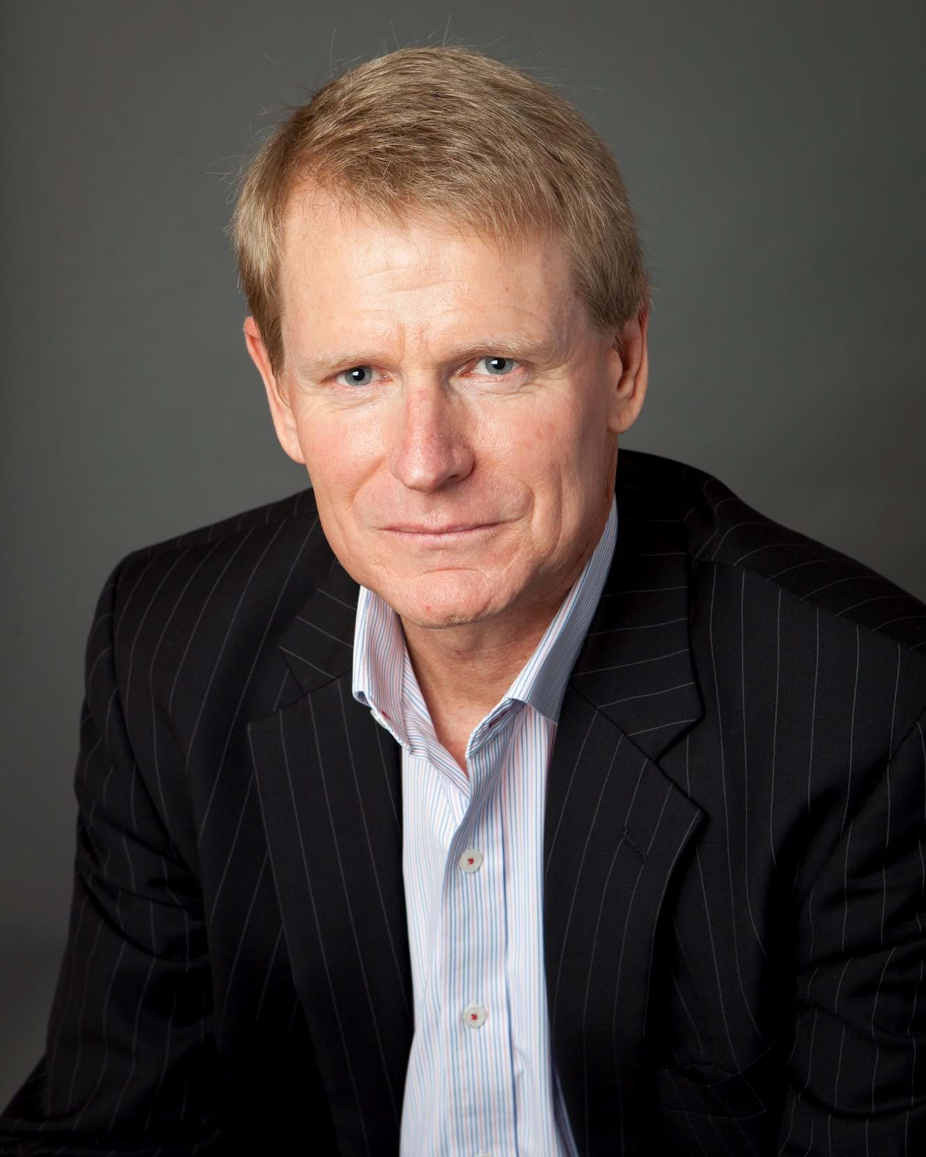 Corporate Portrait Photography | Melbourne Photography | Individual head and shoulder corporate photo of man on grey background