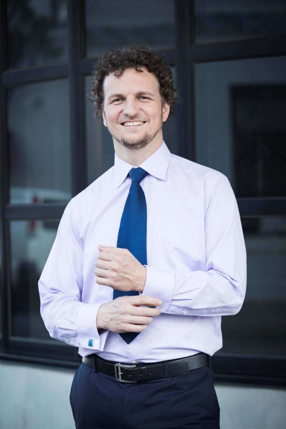 Corporate Portrait Photography | Melbourne Photography | Individual head and shoulders corporate environmental portrait of man outside office